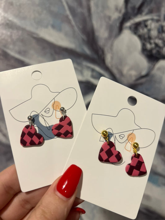 Checkered stud heart earring